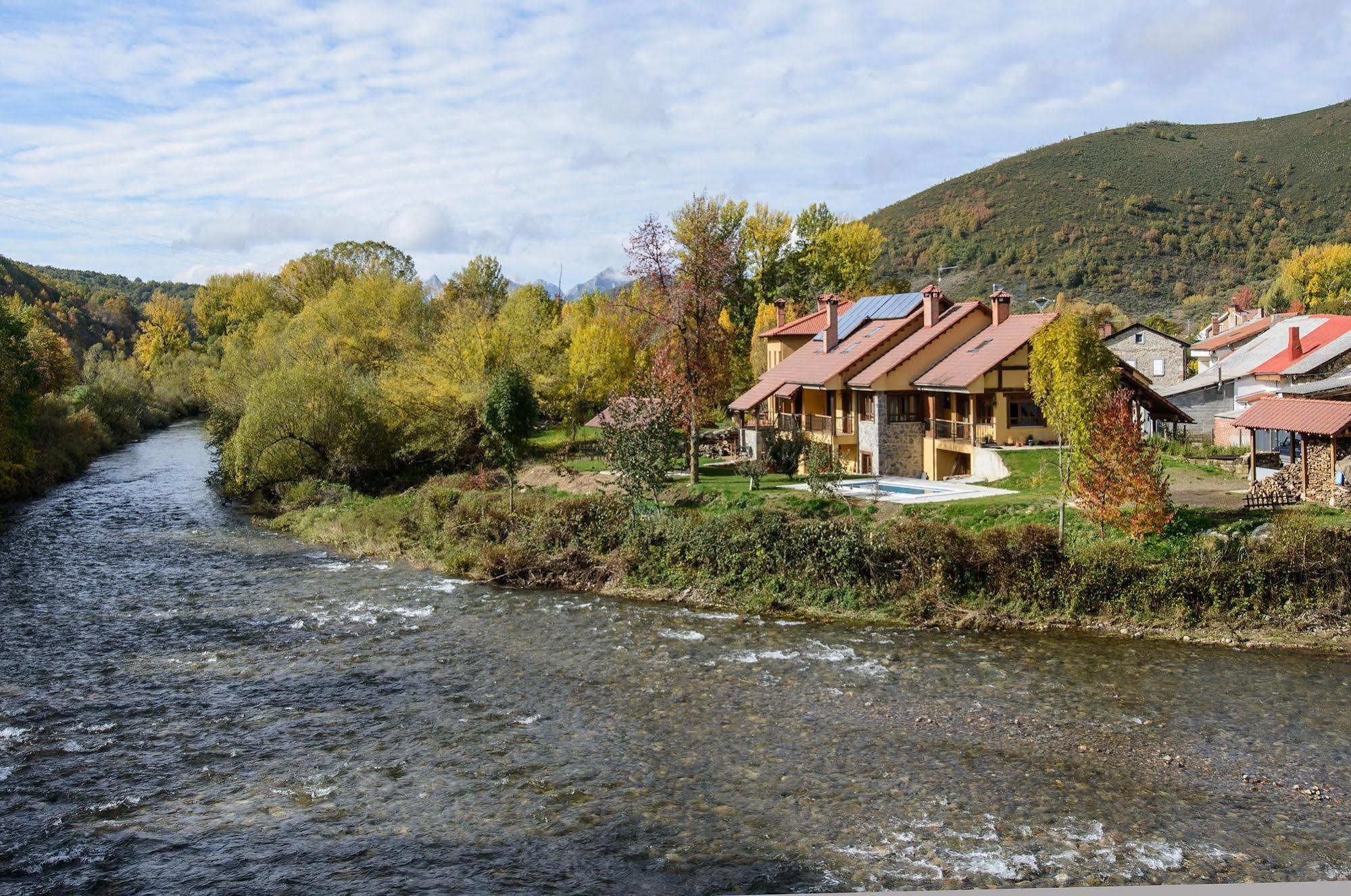 El Casar Del Puente Guest House Boca de Huergano ภายนอก รูปภาพ