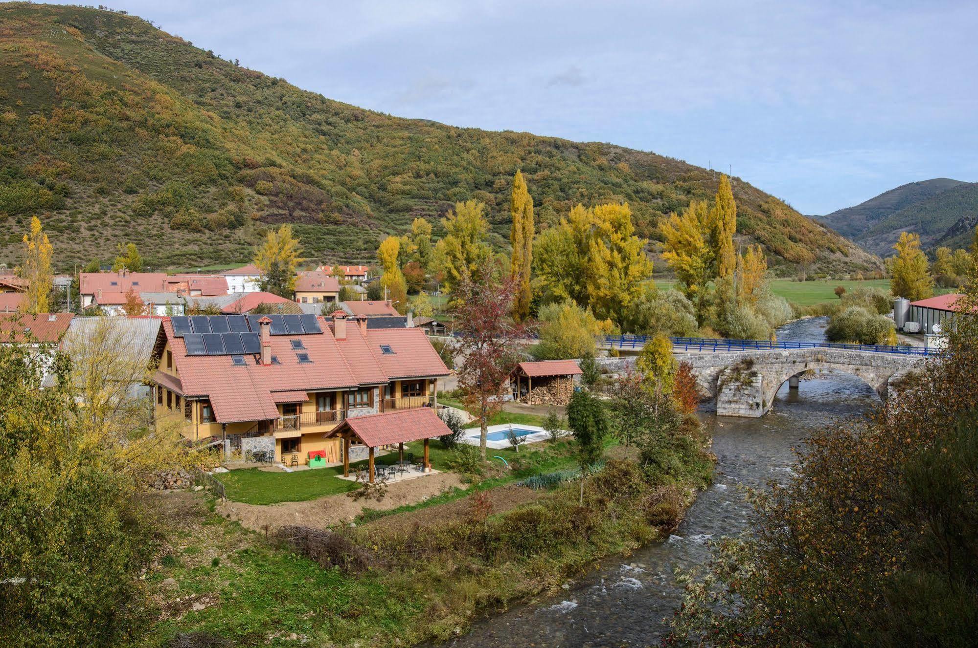 El Casar Del Puente Guest House Boca de Huergano ภายนอก รูปภาพ